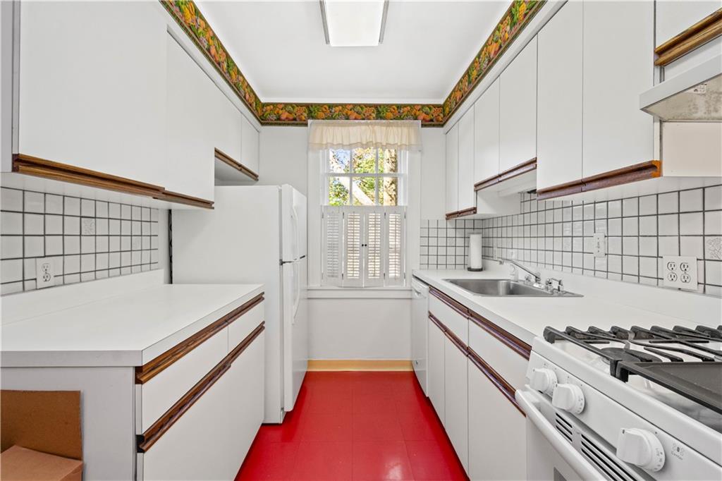 633 Olympia Road Pittsburgh, PA 15211 - Photo 11 of 25 a kitchen with a sink stove and refrigerator