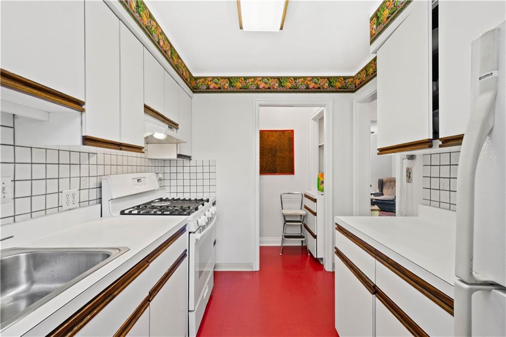 633 Olympia Road Pittsburgh, PA 15211 - Photo 12 of 25 a kitchen with a stove and a microwave