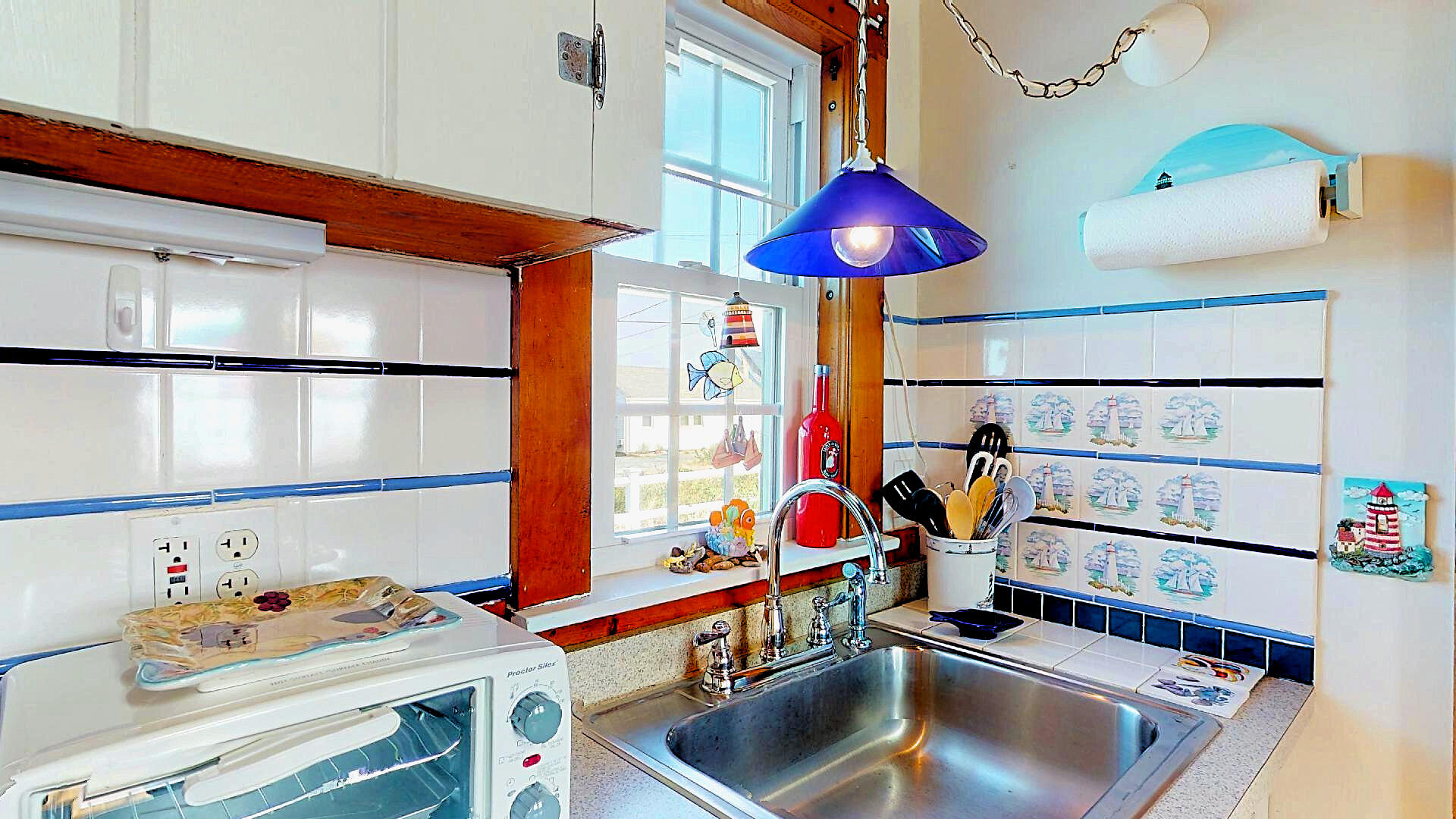 334 Shore Road, Unit 11 Truro, MA 02666 - Photo 7 of 26 a room with furniture and musical instruments