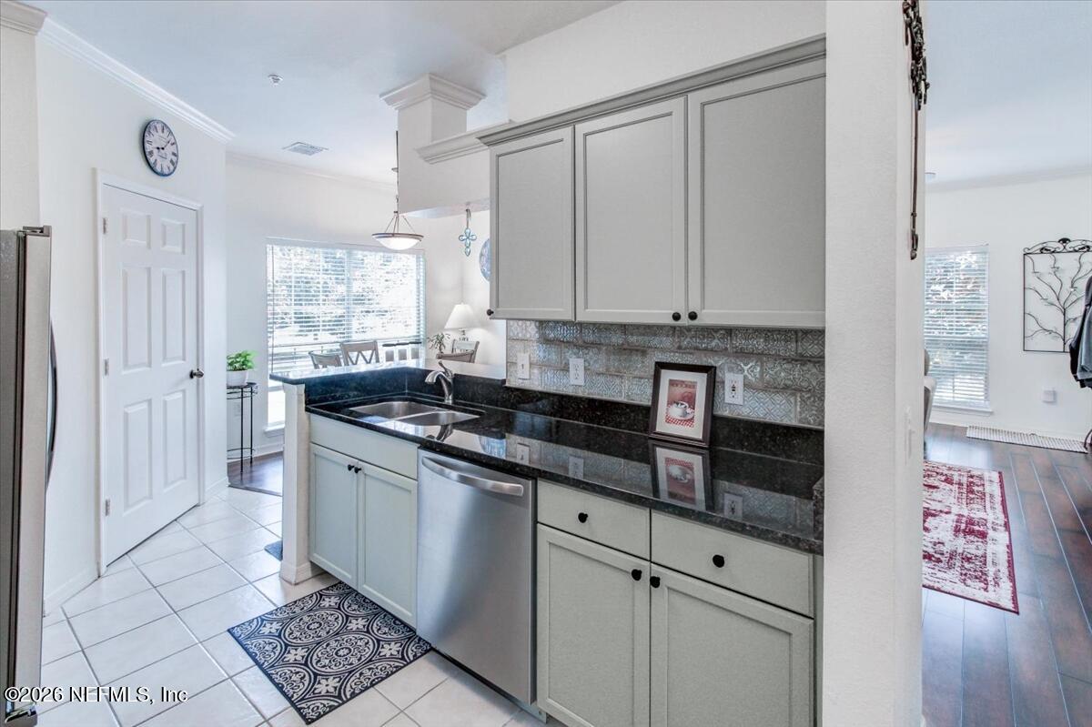 10961 Burnt Mill Road, Unit 828 Jacksonville, FL 32256 - Photo 11 of 28 Kitchen