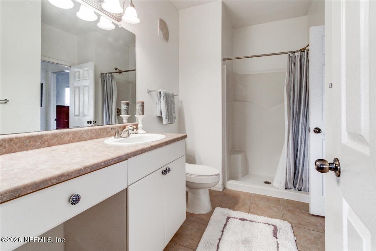 10961 Burnt Mill Road, Unit 828 Jacksonville, FL 32256 - Photo 19 of 28 Guest Bathroom