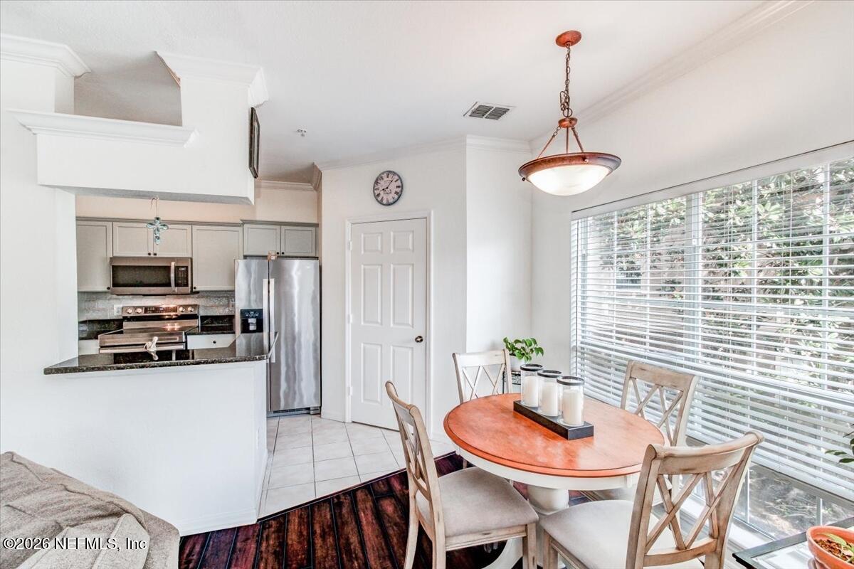 10961 Burnt Mill Road, Unit 828 Jacksonville, FL 32256 - Photo 9 of 28 Dining