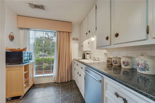 $325,000 | 503 Calvert Street, Hearne, TX 77859