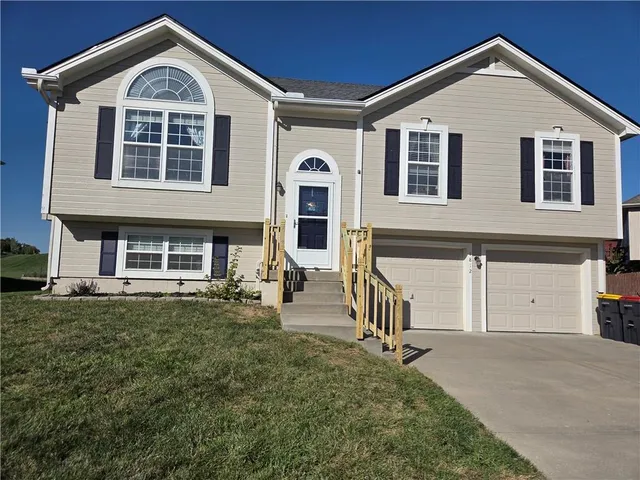 $338,000 | 1812 Lauren Lane, Kearney, MO 64060