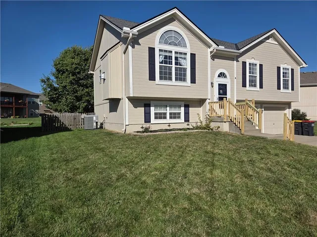 $338,000 | 1812 Lauren Lane, Kearney, MO 64060
