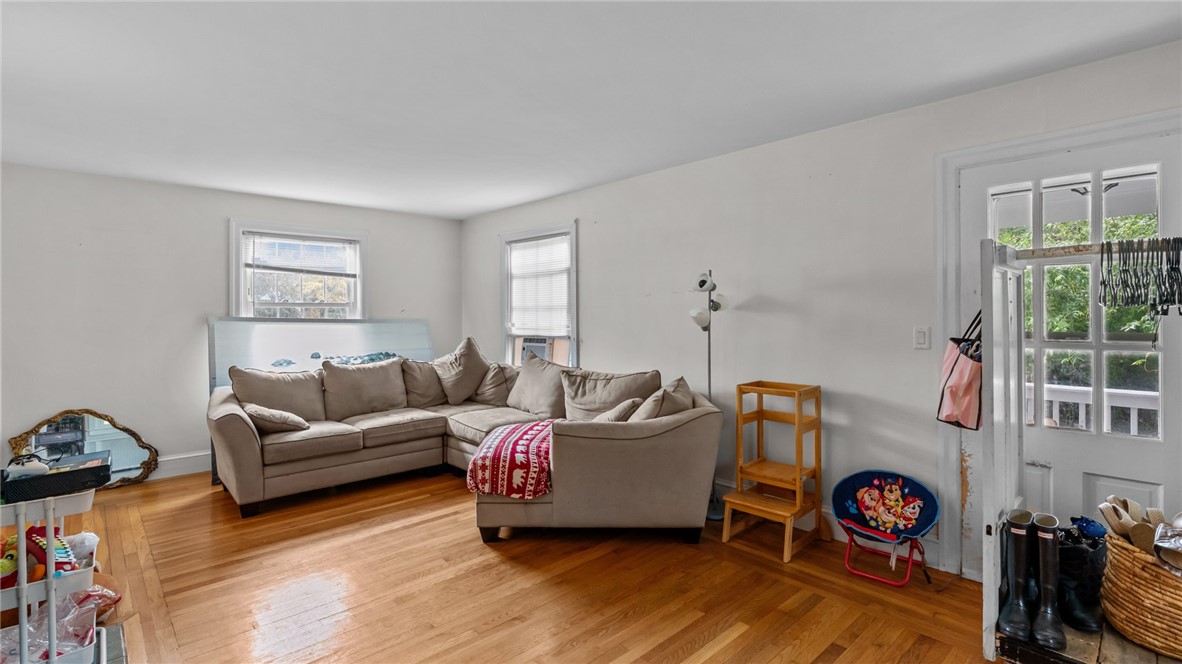 55 Massasoit Avenue Barrington, RI 02806 - Photo 16 of 24