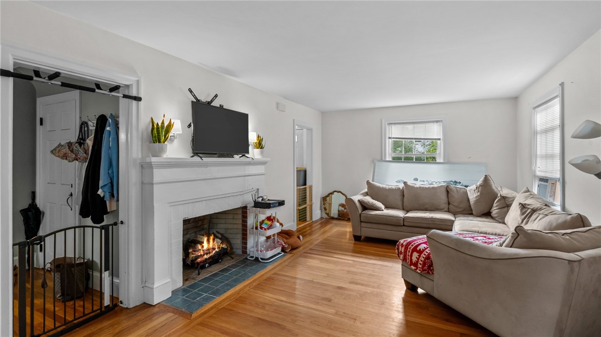 55 Massasoit Avenue Barrington, RI 02806 - Photo 17 of 24