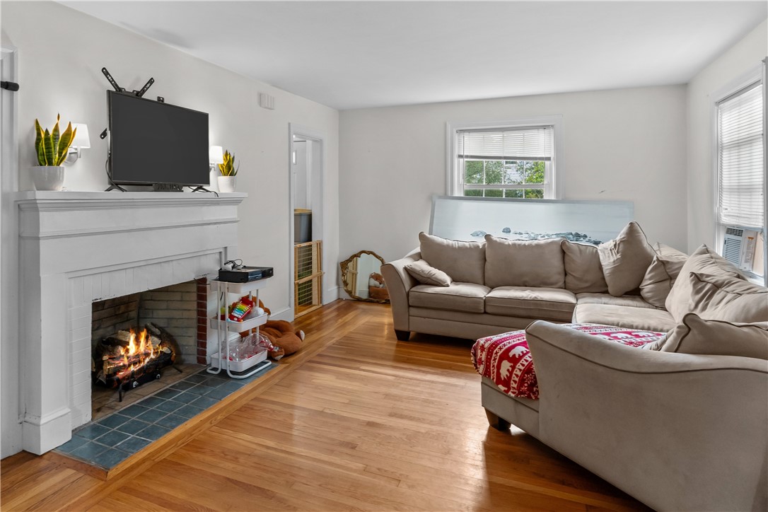 55 Massasoit Avenue Barrington, RI 02806 - Photo 18 of 24