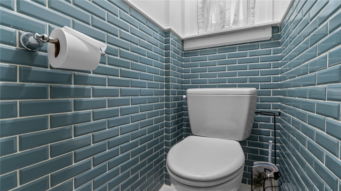 55 Massasoit Avenue Barrington, RI 02806 - Photo 19 of 24