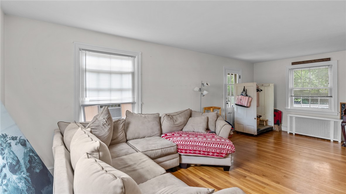 55 Massasoit Avenue Barrington, RI 02806 - Photo 4 of 24