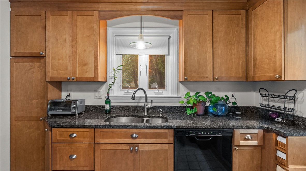 55 Massasoit Avenue Barrington, RI 02806 - Photo 8 of 24