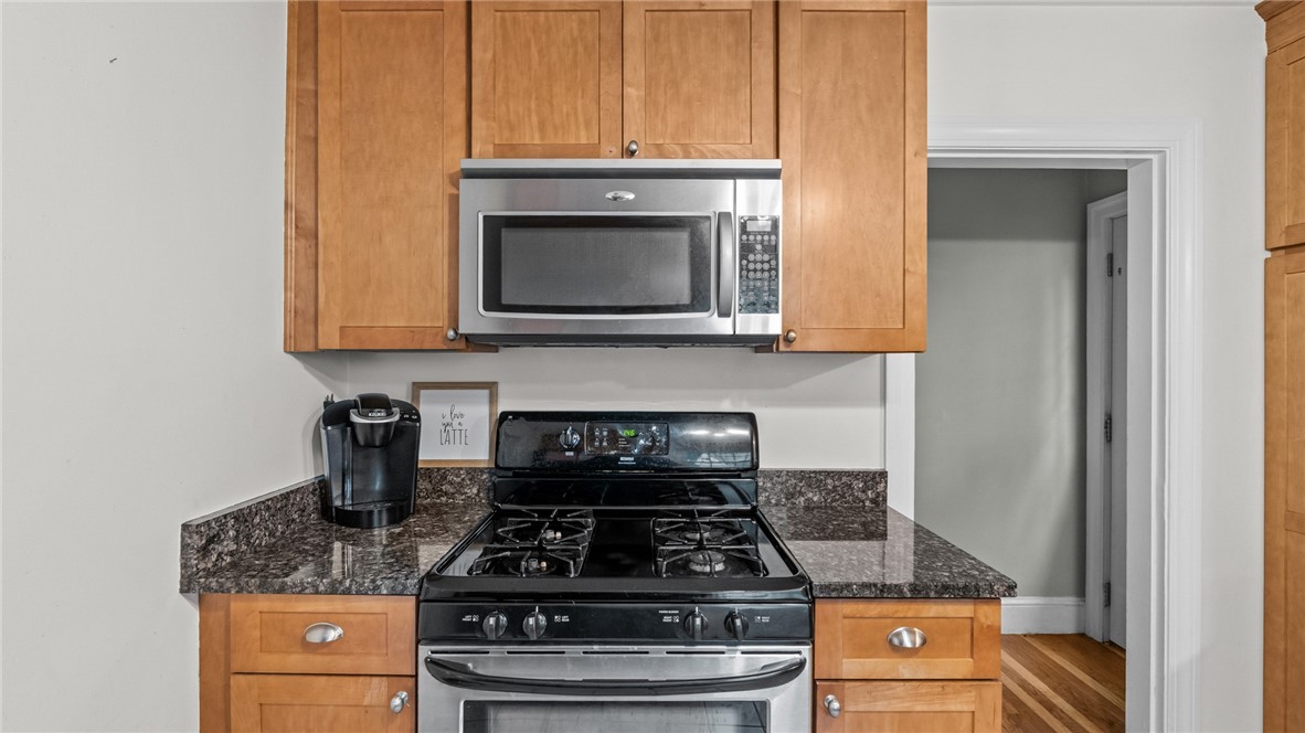 55 Massasoit Avenue Barrington, RI 02806 - Photo 9 of 24