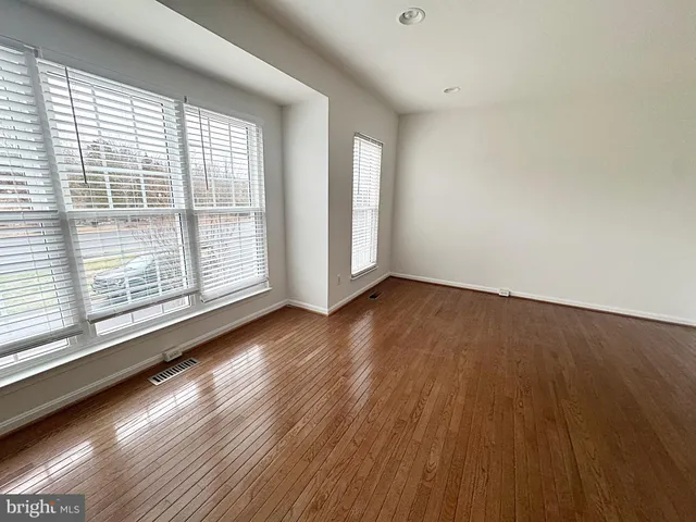 $3,350 | 43511 Evian Lane, Chantilly, VA 20152