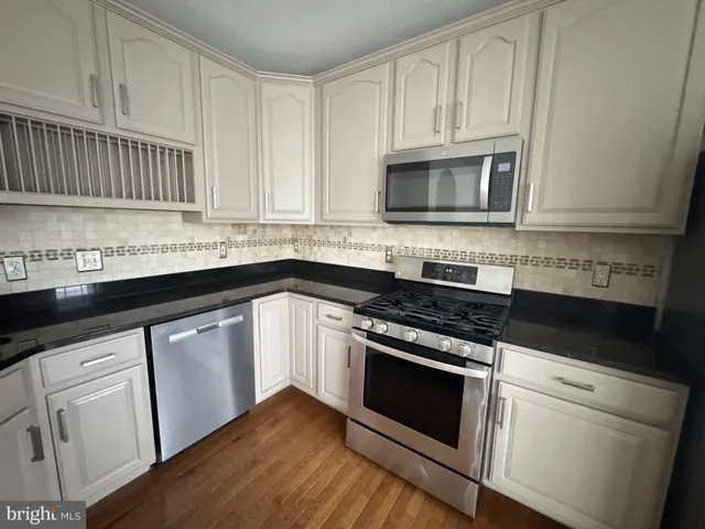 $3,350 | 43511 Evian Lane, Chantilly, VA 20152