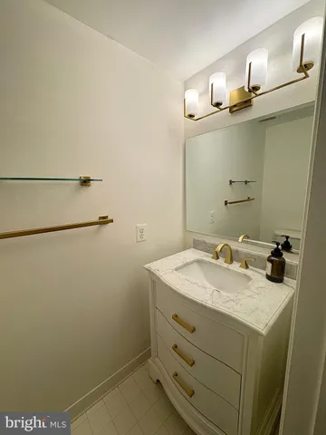 $3,350 | 43511 Evian Lane, Chantilly, VA 20152