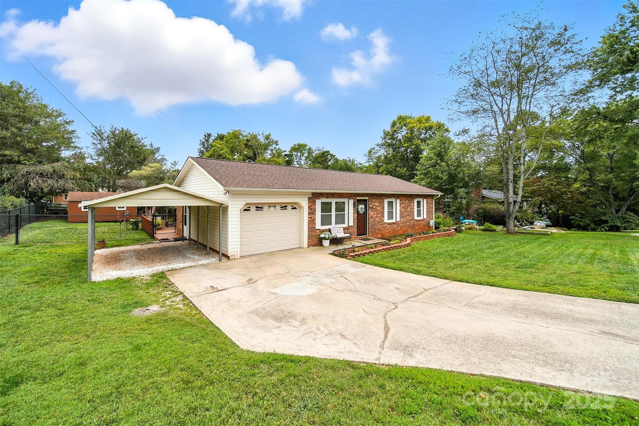 5647 Valley Field Road Southeast Hickory, NC 28602 - Photo 2 of 28 Gallery Image 2