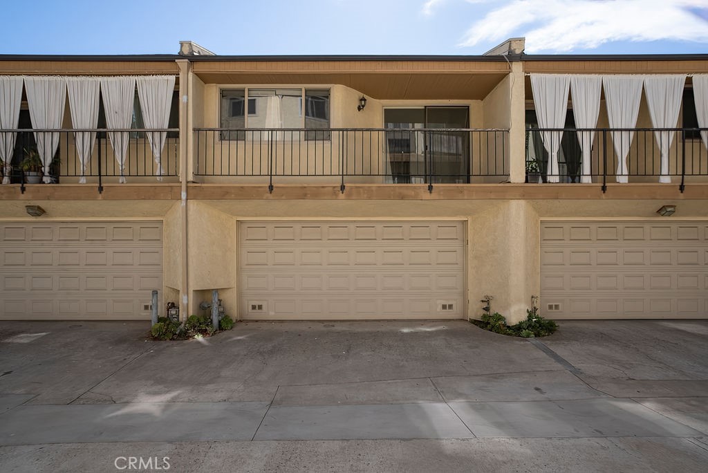 1881 Alpha Road, Unit 3 Glendale, CA 91208 - Photo 44 of 54 GARAGE EXTERIOR