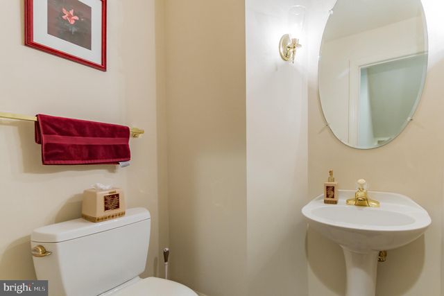 $800,000 | 8550 Westown Way, Vienna, VA 22182