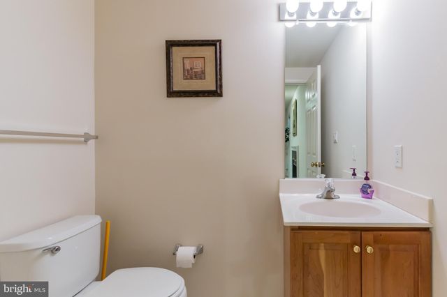 $800,000 | 8550 Westown Way, Vienna, VA 22182