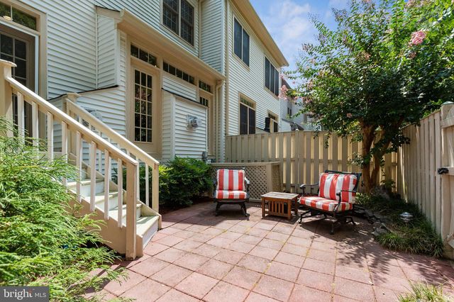 $800,000 | 8550 Westown Way, Vienna, VA 22182