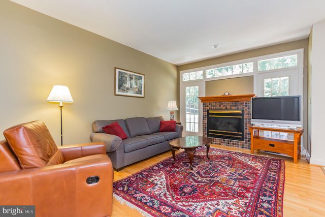 $800,000 | 8550 Westown Way, Vienna, VA 22182