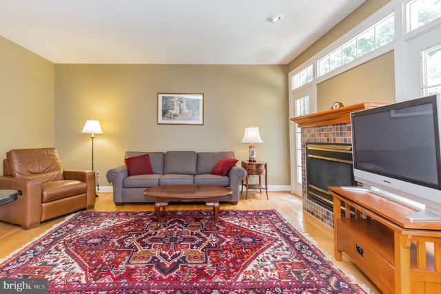 $800,000 | 8550 Westown Way, Vienna, VA 22182