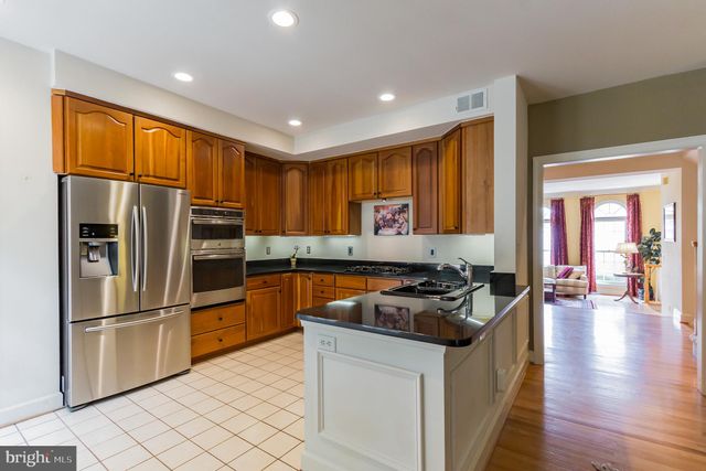 $800,000 | 8550 Westown Way, Vienna, VA 22182