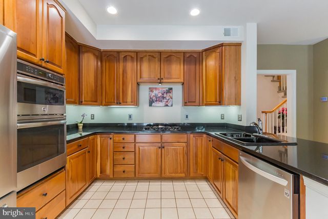 $800,000 | 8550 Westown Way, Vienna, VA 22182