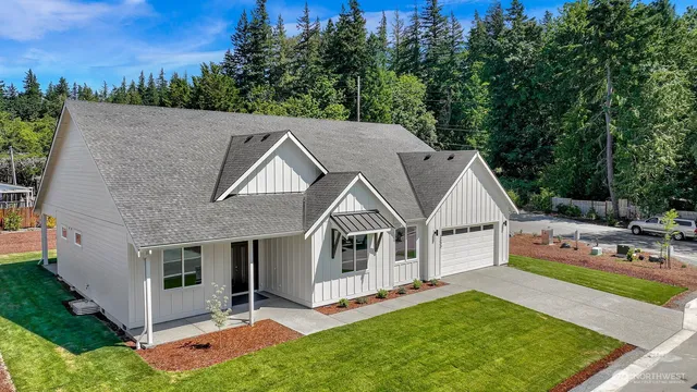 a view of house with garden