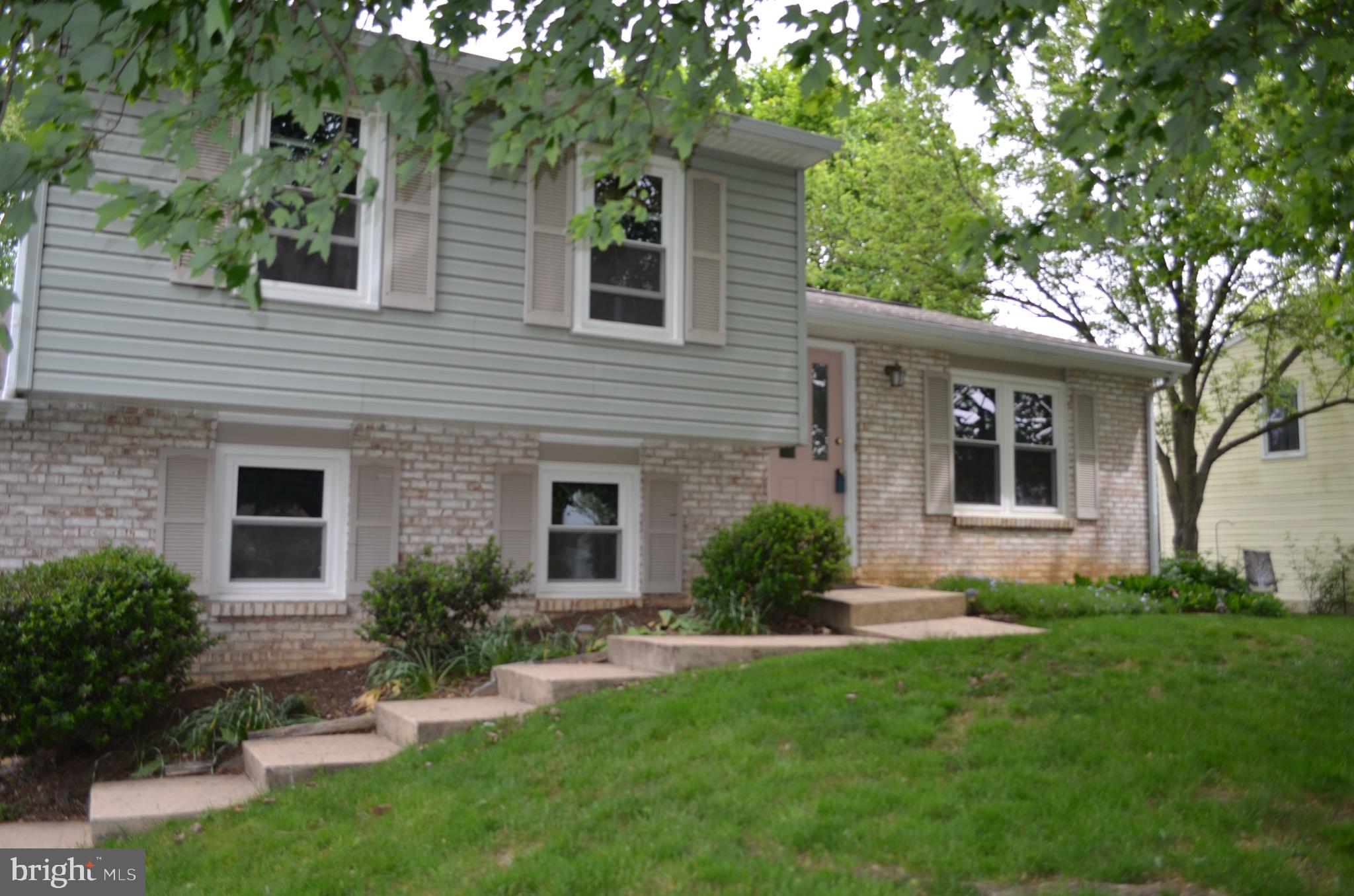 172 April Lane Lititz, PA 17543 - Photo 2 of 24