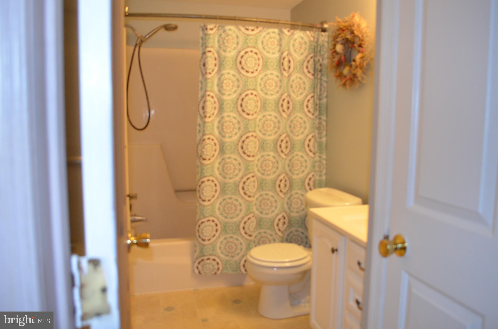 172 April Lane Lititz, PA 17543 - Photo 14 of 24 Full bath with linen closet