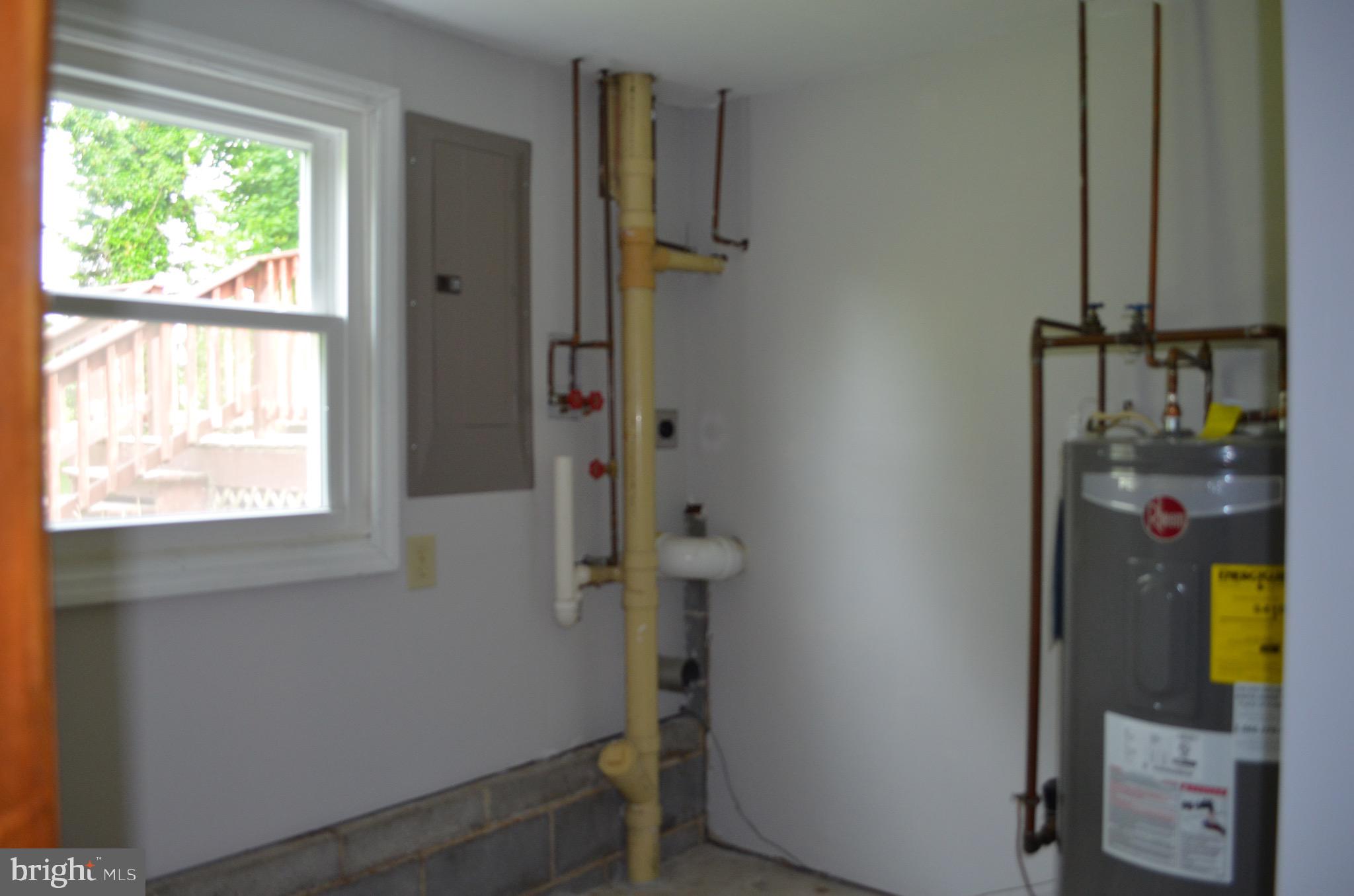 172 April Lane Lititz, PA 17543 - Photo 19 of 24 Laundry room