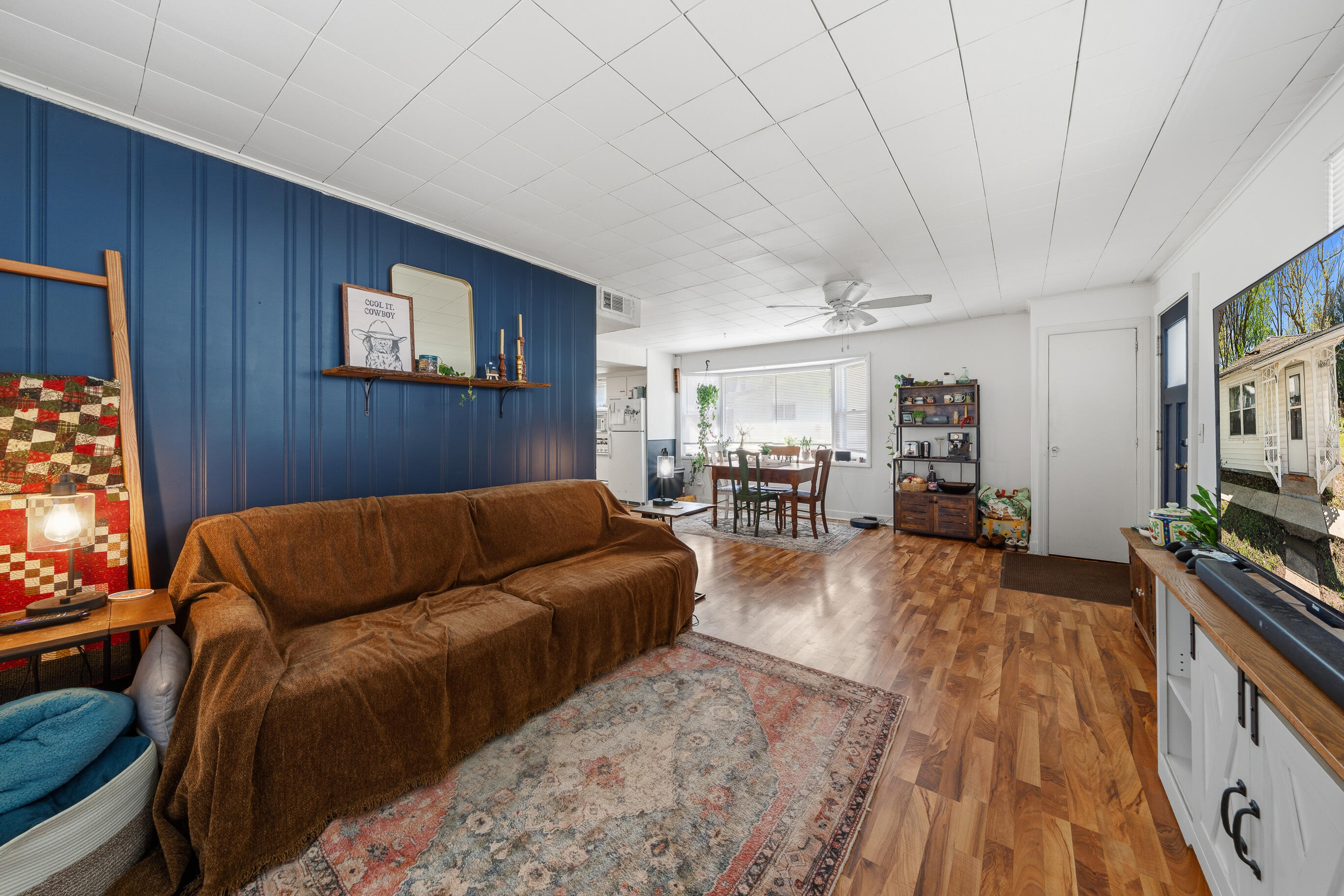 N6566 Elder Road Richmond, WI 53115 - Photo 11 of 30 Greatroom