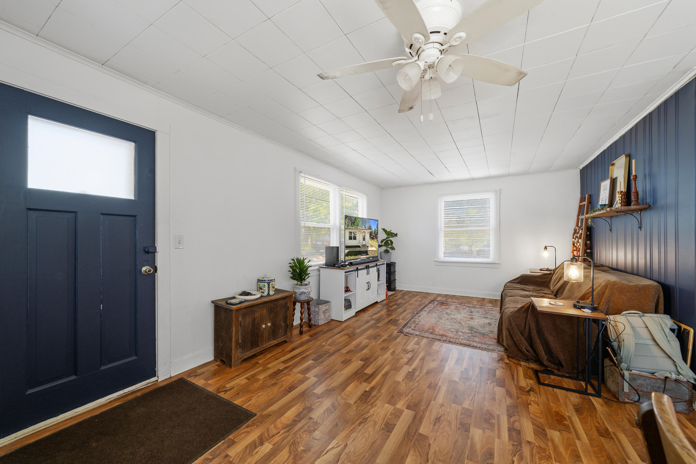 N6566 Elder Road Richmond, WI 53115 - Photo 10 of 30 Greatroom