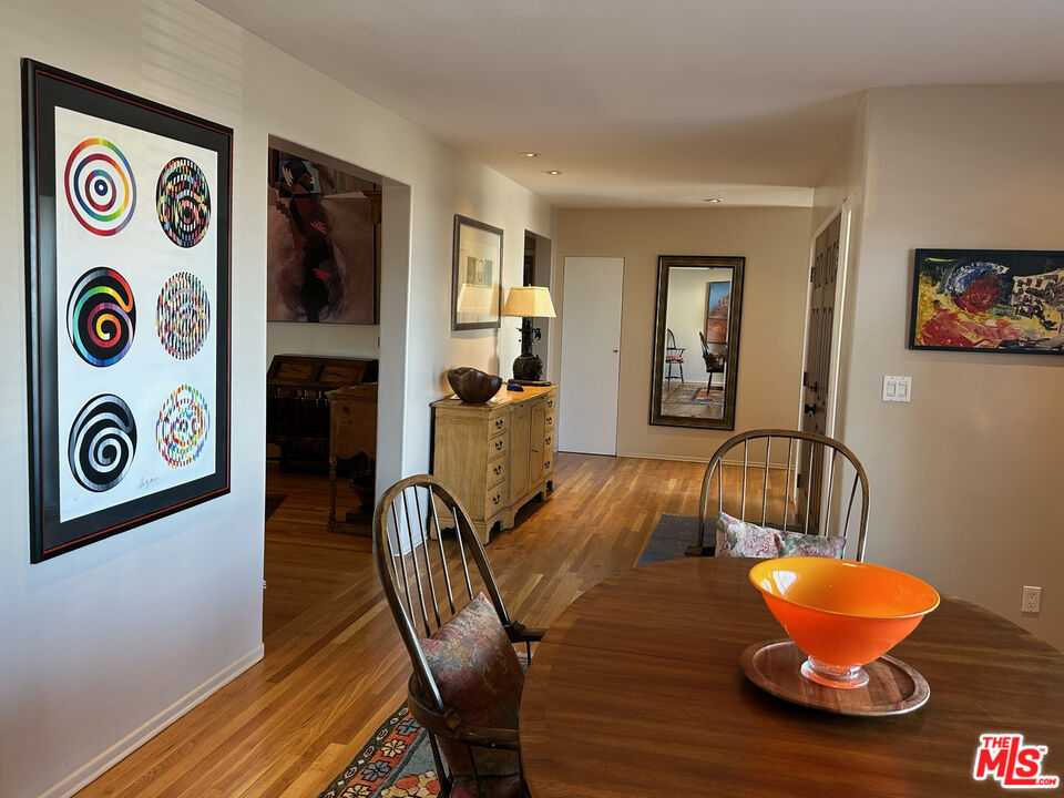 2027 Westridge Road Los Angeles, CA 90049 - Photo 14 of 44 Gallery Image 14