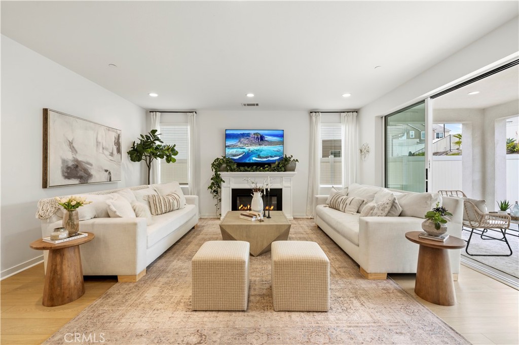 18135 Tableau Way Saugus, CA 91350 - Photo 5 of 43