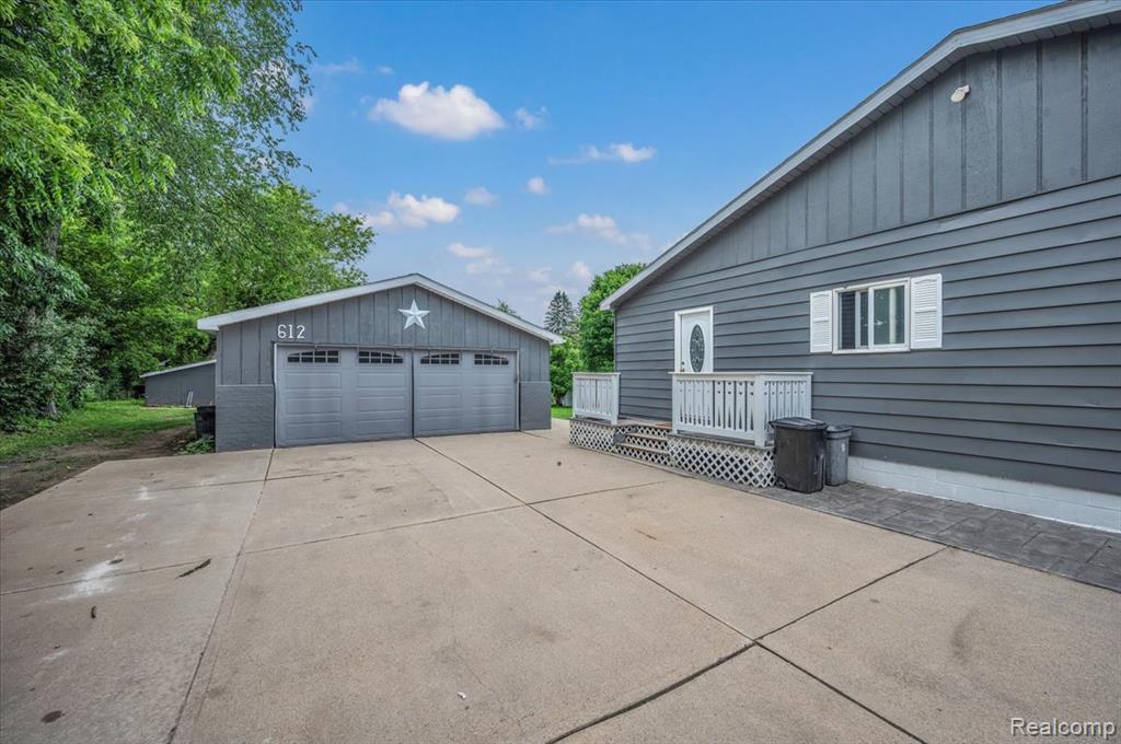 612 North Blacks Corners Road Imlay City, MI 48444 - Photo 4 of 24