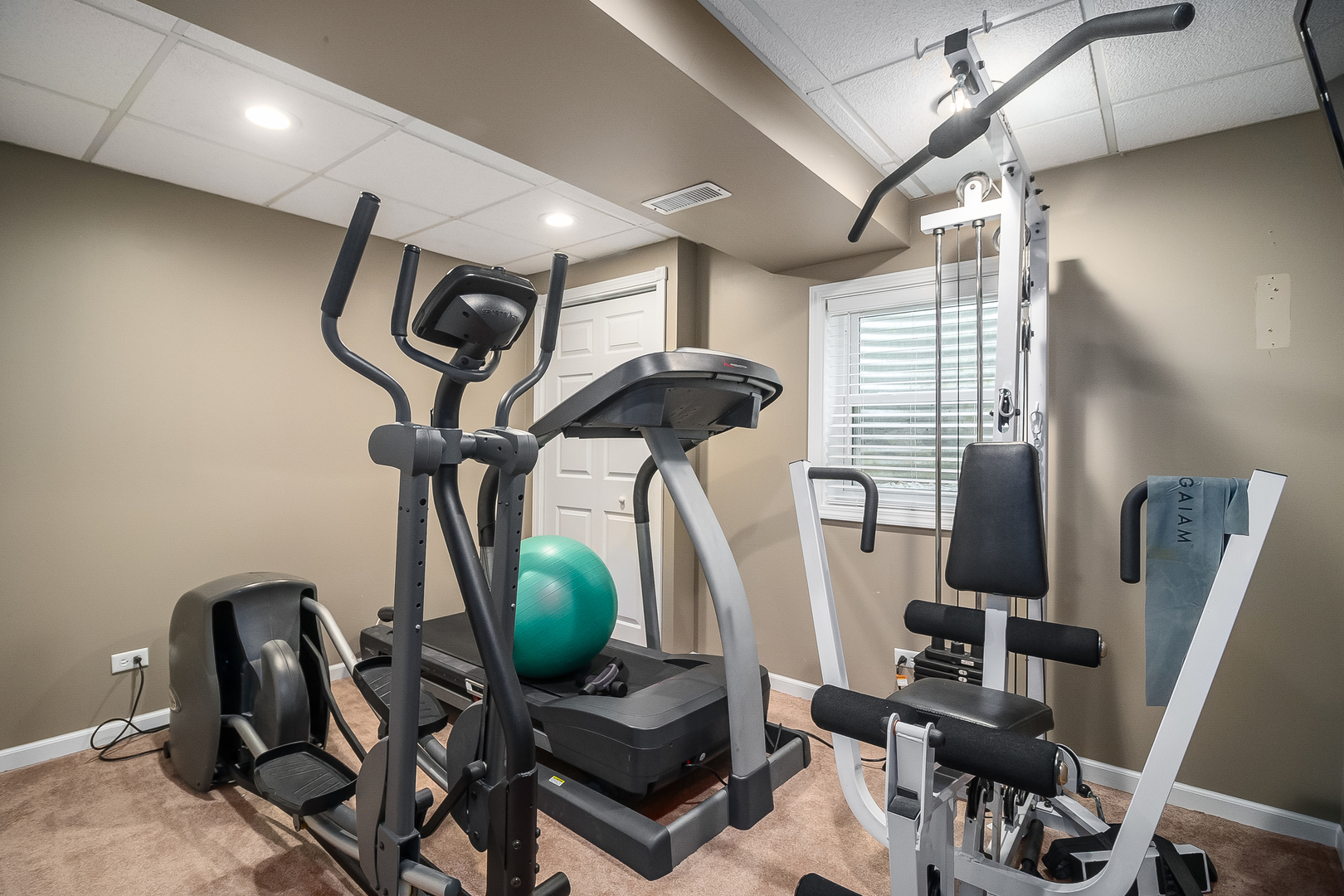 13130 Sunderlin Road Plainfield, IL 60585 - Photo 25 of 33 a room with gym equipment and windows