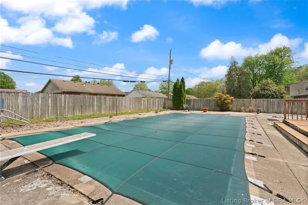 $275,000 | 407 Hemlock Road, Jeffersonville, IN 47130