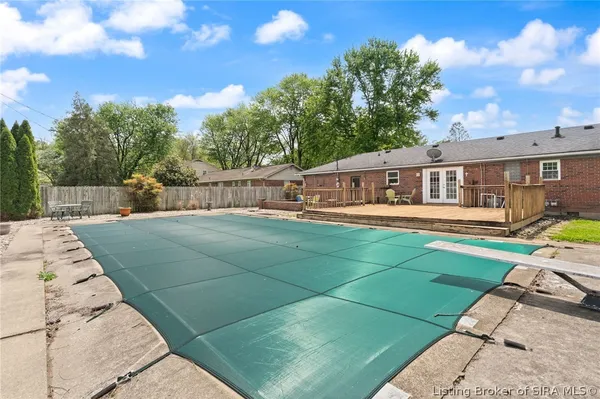 $275,000 | 407 Hemlock Road, Jeffersonville, IN 47130