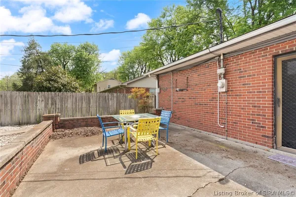 $275,000 | 407 Hemlock Road, Jeffersonville, IN 47130