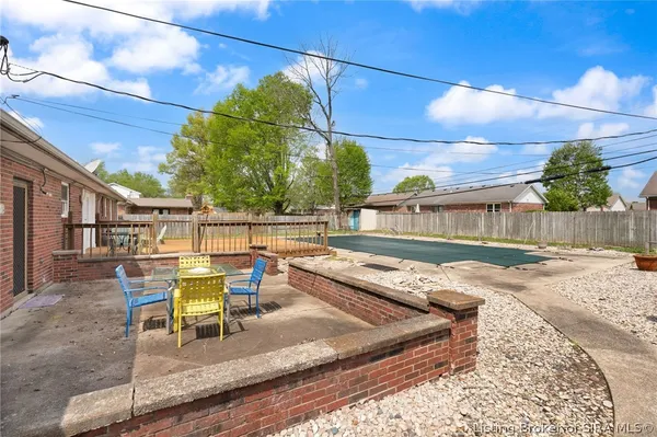 $275,000 | 407 Hemlock Road, Jeffersonville, IN 47130