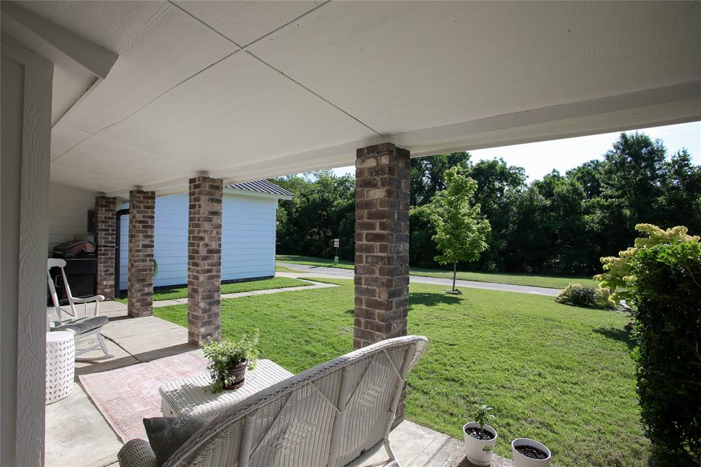 1720 Crystal Way Plano, TX 75074 - Photo 30 of 32 a view of a patio with a table chairs and a yard