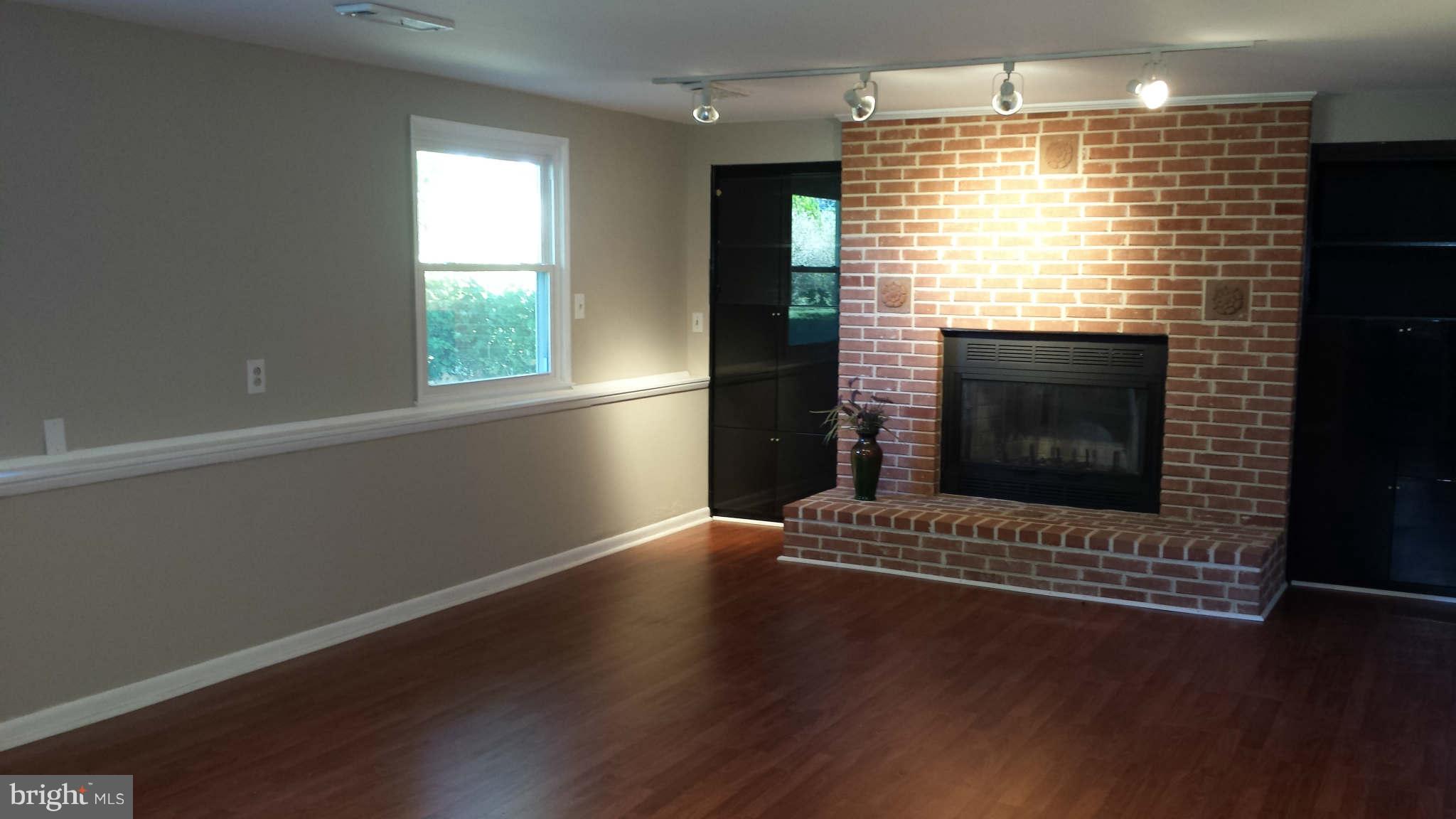 7904 Brookhaven Road Baltimore, MD 21244 - Photo 5 of 7 Family Room