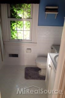 305 Merriweather Road Grosse Pointe, MI 48236 - Photo 18 of 24 31212738-17.JPG