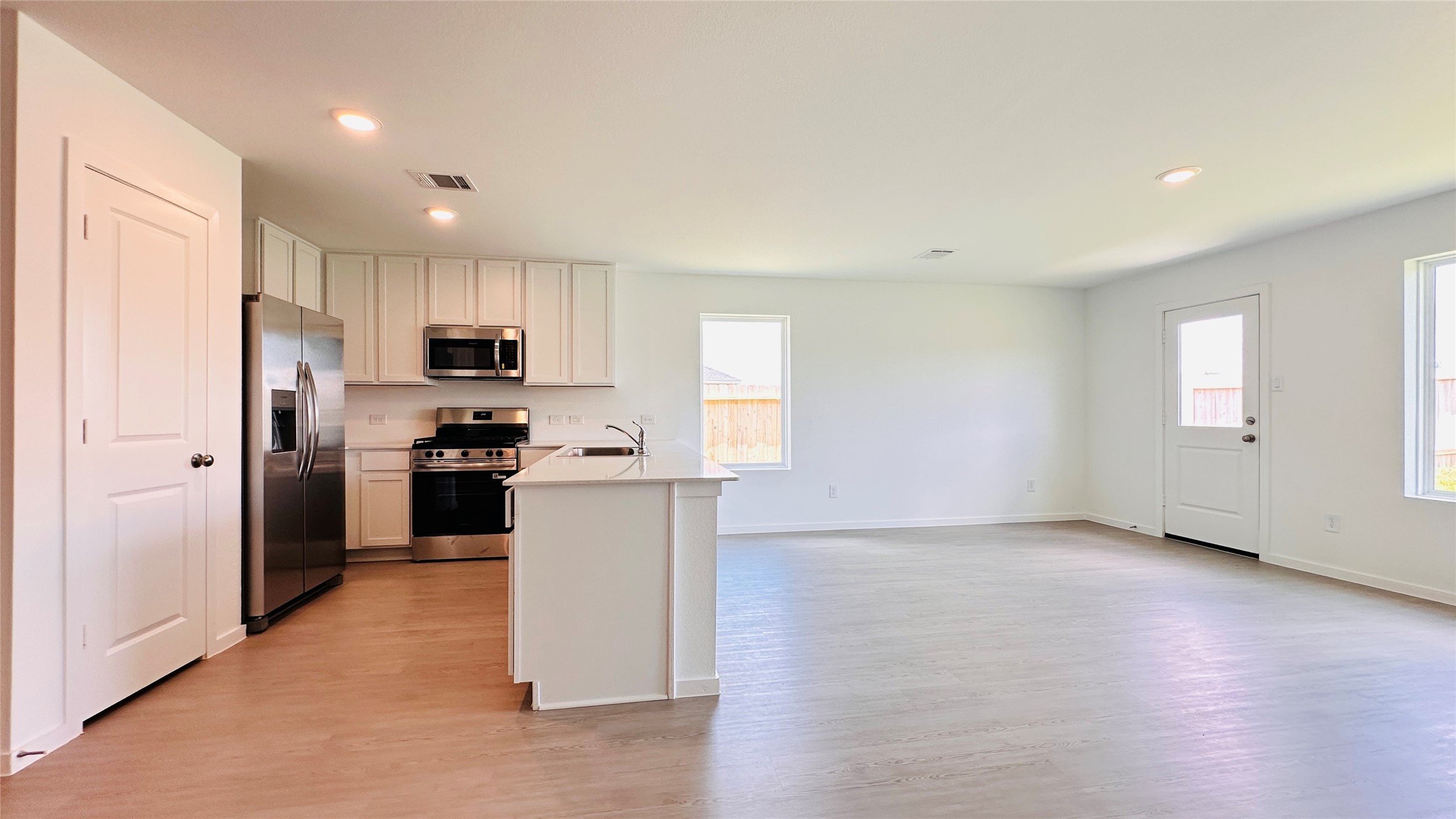 206 Amy Street Angleton, TX 77515 - Photo 18 of 39