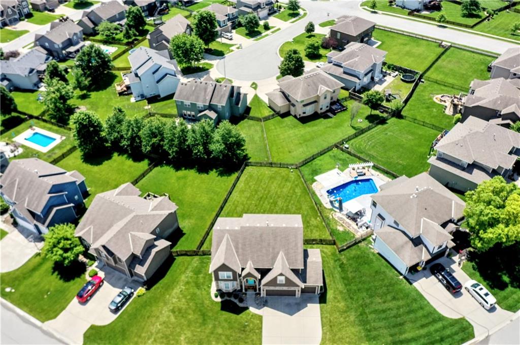 2221 Southwest HawkView Road Lee's Summit, MO 64082 - Photo 52 of 56