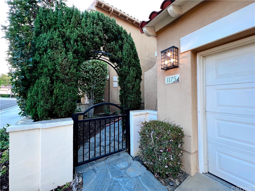 1175 Corte Riviera Camarillo, CA 93010 - Photo 2 of 23