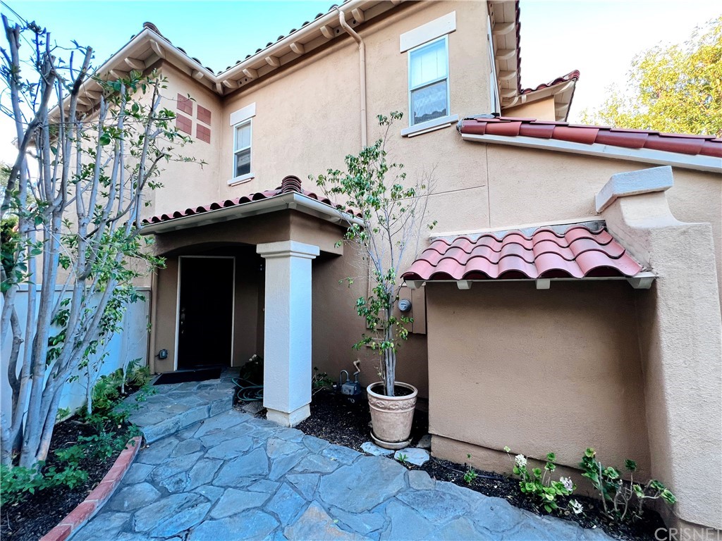 1175 Corte Riviera Camarillo, CA 93010 - Photo 3 of 23