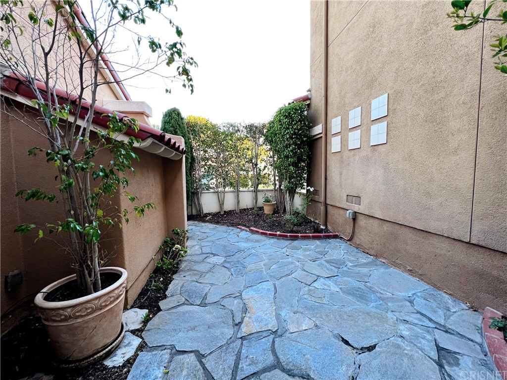 1175 Corte Riviera Camarillo, CA 93010 - Photo 4 of 23